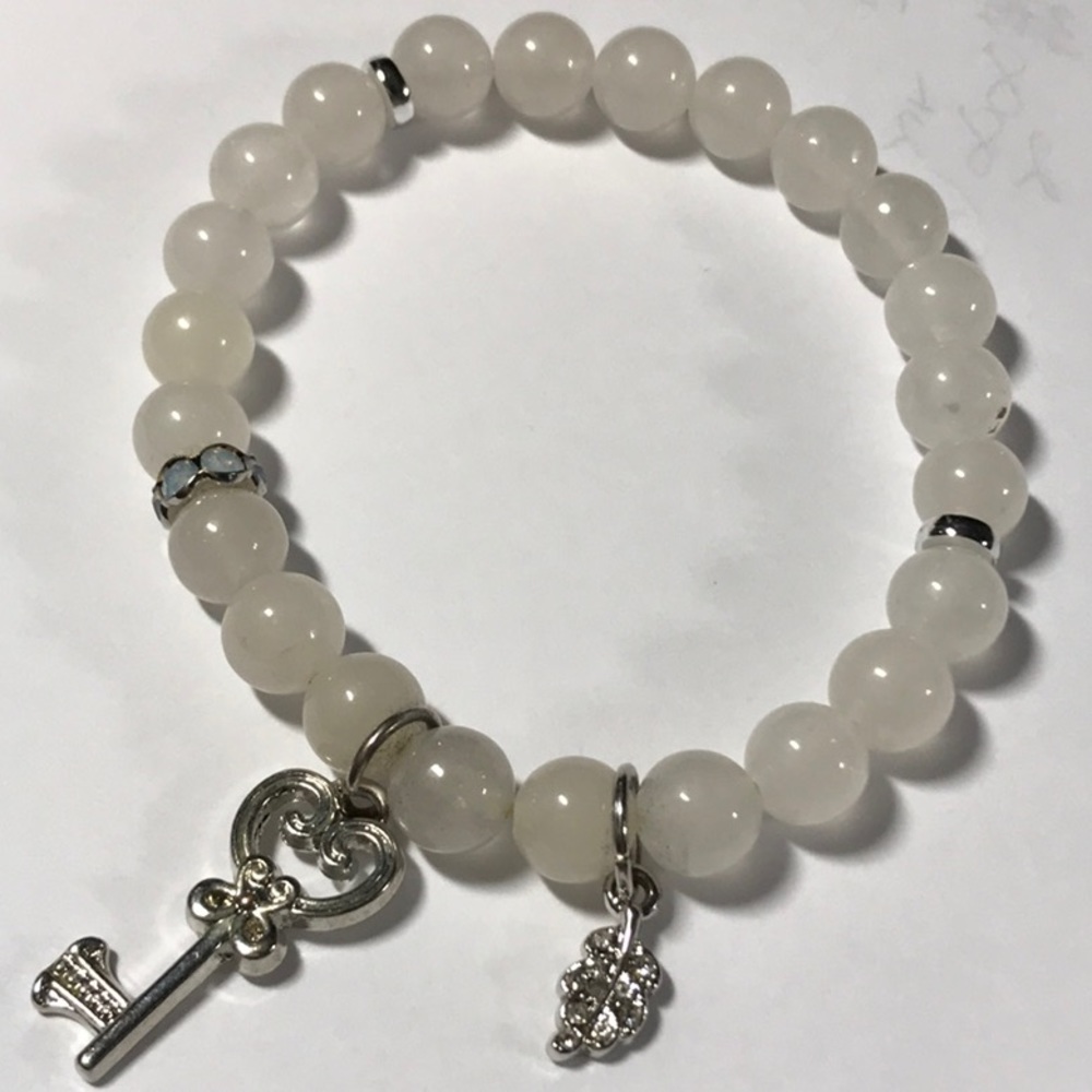Pink quartz stretch bracelet w key and leaf charms